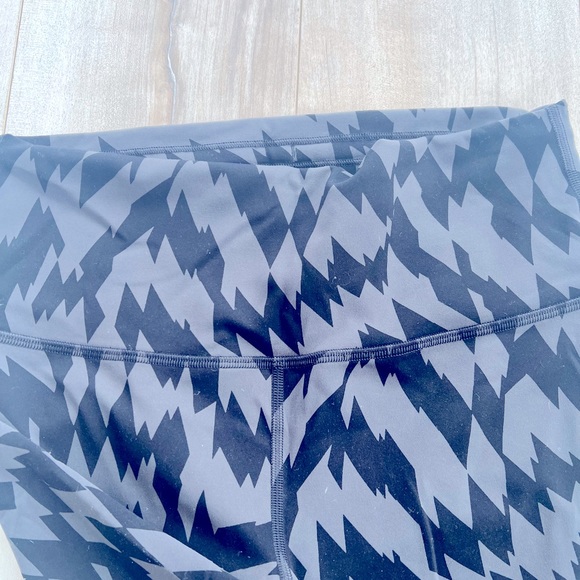 LULULEMON - Leggings size 8 black and grey print - Picture 5 of 9